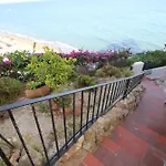Amazing In Front Of The Sea * טורמולינוס