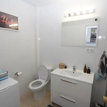 Апартаменти Amazing In Front Of The Sea